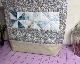 Pinwheel medium zipper pouch blue