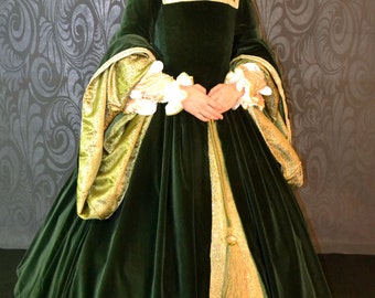 Custom Tudor/Elizabethan Gown
