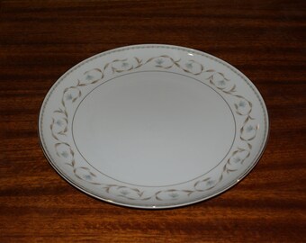 Mikasa Strathmore 12 inch round chop platter