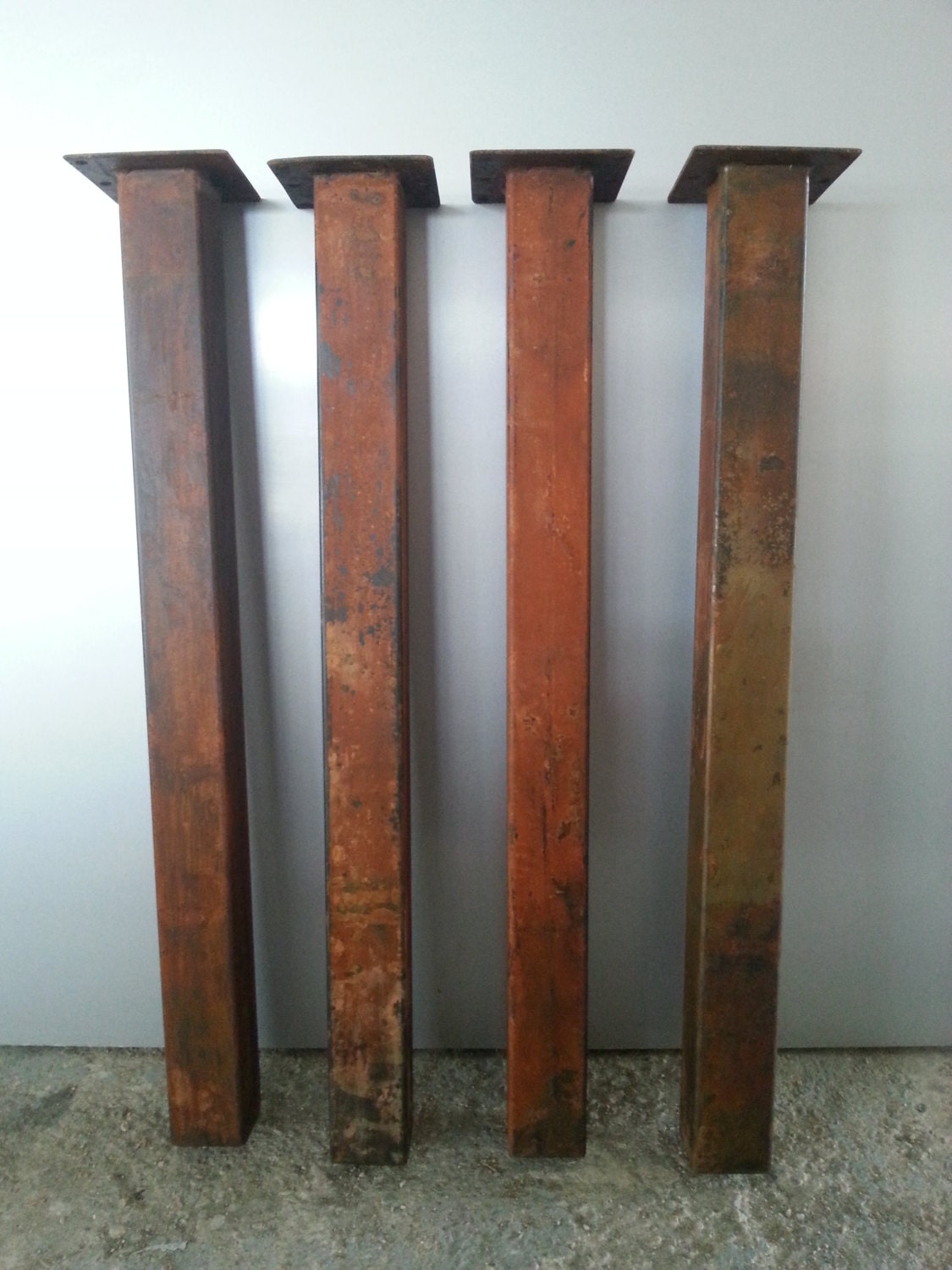 Gamba in ferro ossidato per tavolo e panche vintage altezza cm
