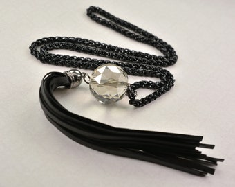 Necklace metal chain with leather and zircon type motif