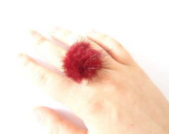 ring red/burgundy tassel