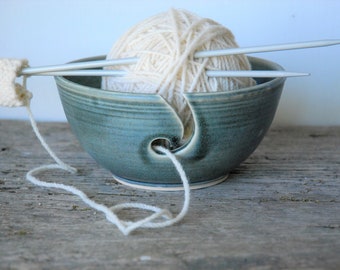 Ceramic Yarn Bowl, simply elegant crochet bowl, pottery wool bowl, ceramic knitter's bowl, knitting and crochet accessory, gift for knitter