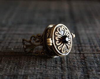 Poison Ring - Gold Brass Oval Box - Secret Compartment