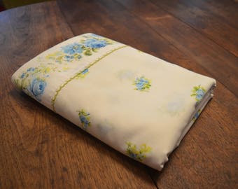 Vintage 1970s Springmaid king size blue floral flat sheet