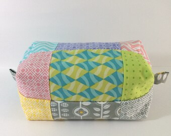 Zippered box pouch