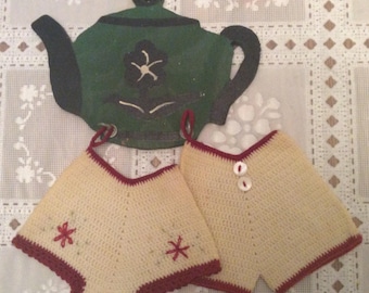 Antique potholders and teapot hanger. 1930