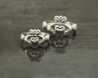 Claddagh Ring (Women) - A traditional Irish ring which represents love, loyalty, and friendship in 925 sterling silver for women