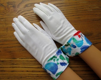 Vintage Gloves, White with Floral Cuff, Hansen Nylasuede, Size 6 1/2, White Gloves, Dress Gloves, Prom Gloves, Vintage White Gloves, NWOT