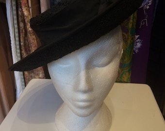 1940/50's Black Raffia Wide Brim Tilt Hat With Bow
