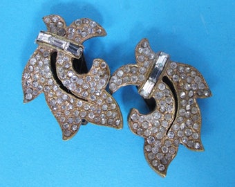 Splendid Art Deco Pair of Clear Diamente Dress Clps