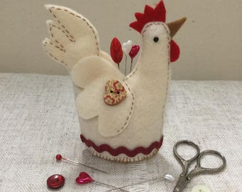 Chicken pin cushion / handmade pincushion / felt chicken / pin cushion animal / chicken gifts / needlepoint chicken
