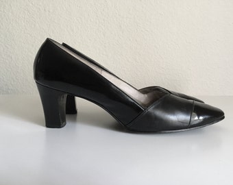 Vintage Shoes Women's 60's Black, Patent Leather, Pumps, Heels by Risque (Size 7)
