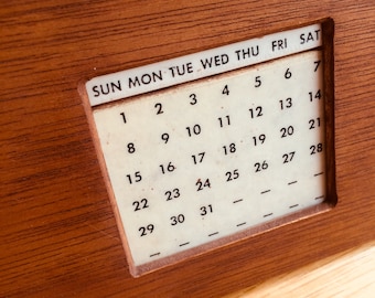 Vintage wooden perpetual calendar/vintage desk calendar/vintage calendar/wooden calendar/wooden vintage calendar/vintage office decor/desk
