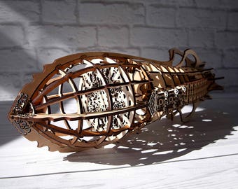 Vector plot of steampunk airship miniature. CorelDraw format.