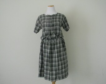 FREE usa SHIPPING Vintage womens plaid dress/ cotton dress/ gray dress/ loose fitting dress/ pleated dress/ button up dress/ size M-L