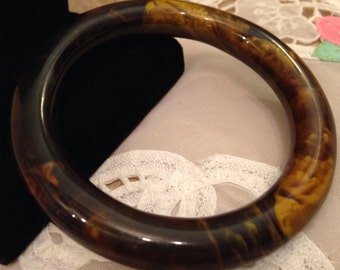 VINTAGE Marbled Bakelite Bangle Bracelet