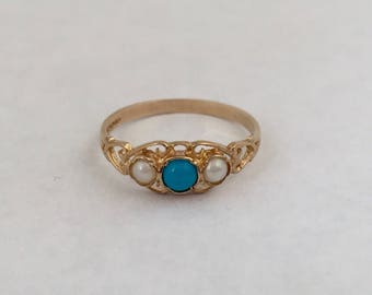 A Gold Turquoise and Pearl Ring
