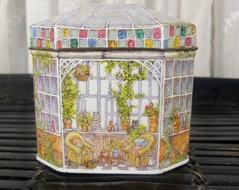 Vintage 90's small English tin lidded box