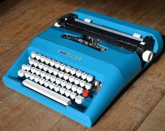 Custom Typewriter - Light Blue Olivetti Lettera 35 - Vintage Typewriters - Fully Servived - Working Perfectly