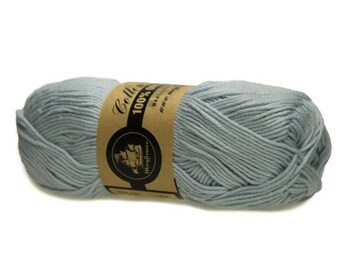 13 Light Blue Gray Mayflower Organic Cotton 8/4 50g
