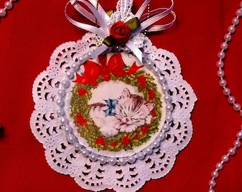 New Handmade Vintage Style Victorian Christmas Card Tree Ornament - Sleeping Kitten