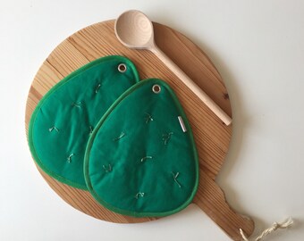 cactus potholders - prickly pear hot pads - hostess gift - southwestern kitchen - fun foodie preset gift - green succulent nopales potholder