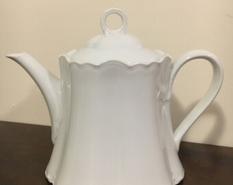Vintage Hutschenreuther Scalloped Teapot, Vintage Racine Teapot