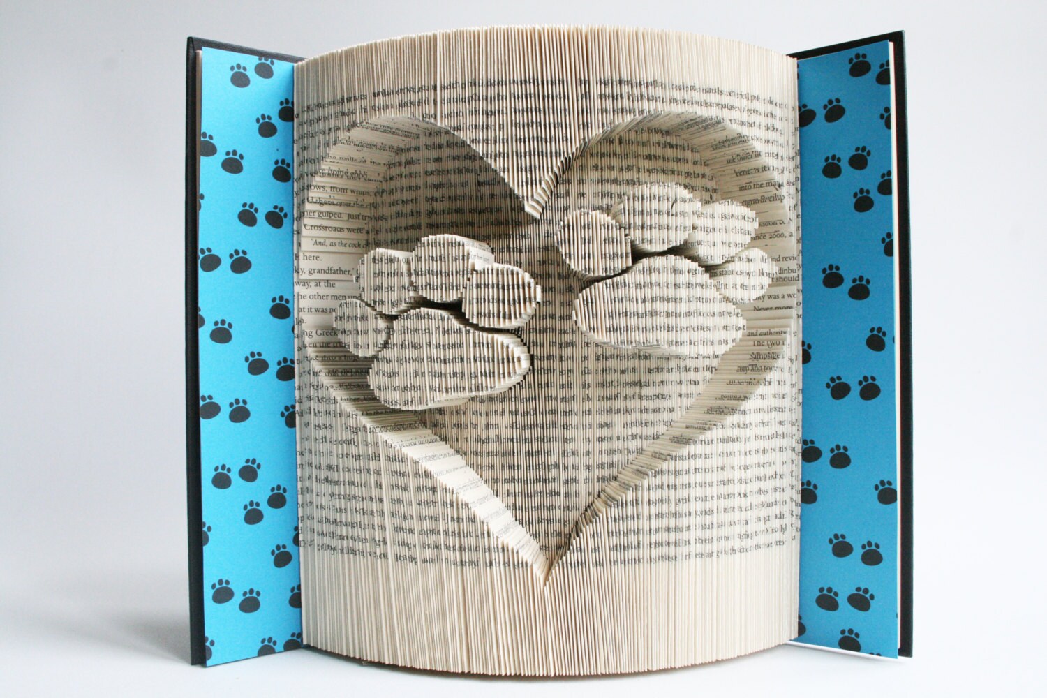 Book-Folding-Pattern-Paw-Prints-in-Heart:-Book-Folding