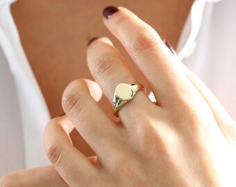 Chic Minimalist Circular Face 14K Gold Ring with Graduated Band/ Custom Gold Color Simple Statement Jewelry/ Handmade Gold Ring Gift for Her
