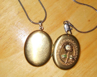 Vintage picture locket pendant 1970s jewelry, gold tone metal, patina