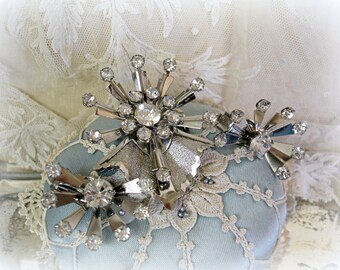 vintage atomic rhinestone jewelry demi parure matching brooch and earrings riveted construction