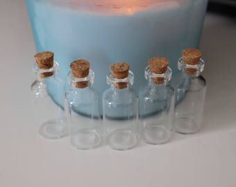 5 x Mini Transparent 4cm Vial Glass Bottles & Cork Stopper - 5ml Capacity Clear Jars - Ideal for Home Decor, Weddings, Crafts and Perfume