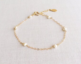 Dainty Pearl Bracelet, Pearl Bracelet Gold, Pearl Bracelet Bridesmaid, Dainty Gold Bracelet, Freshwater Pearl Bracelet, White Bracelet GB6B6