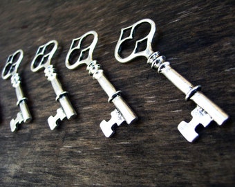 Skeleton Key Pendants Antiqued Silver Keys Steampunk Keys Big Keys Large Skeleton Keys Weddings Keys Large Keys 6pcs 61mm