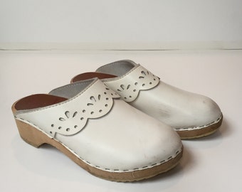 Hanna Andersson Clogs White with Eyelet Trim Girls Size 35 Euro / 3Y US