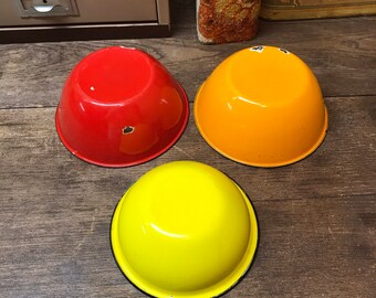 Vintage Bowls Enamelware Set of 3 Red Orange Yellow AWESOME!