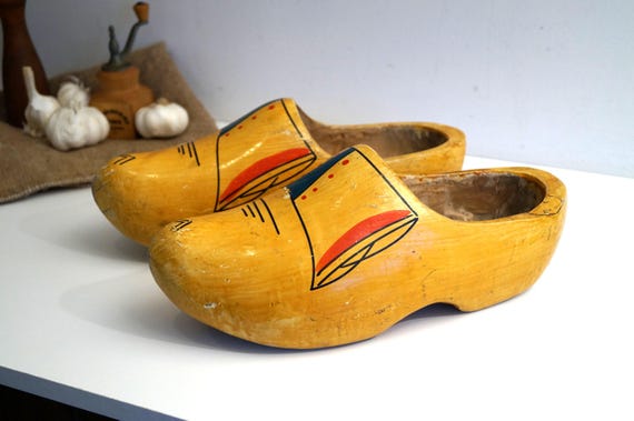 mens wooden clogs