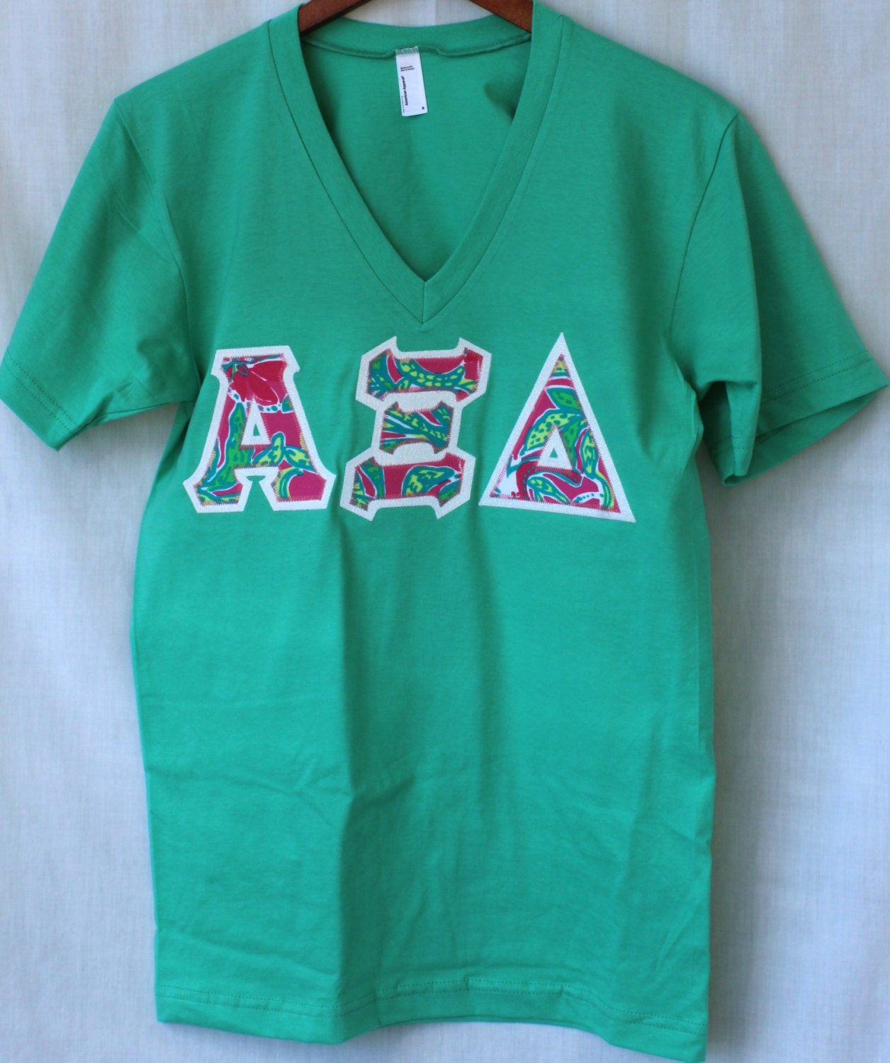 Mint V-Neck With Lilly On White 3C