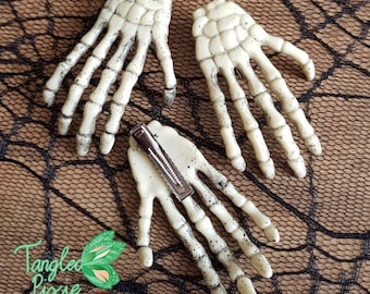 1 Skeleton Hand Hair Clip