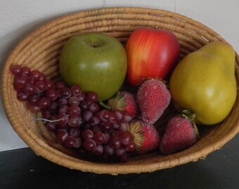 Cute Vintage Woven Bamboo Fruit Basket!