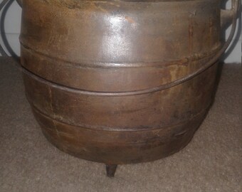 VINTAGE Cast Iron Gypsy Cauldron Kettle Pot Ribbed with Bail Handle Width 10 1/2" Across Top Height 9 1/2" it's 15" to Top of Bail Handle