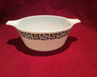 Pyrex JAJ Checkers 2 pint serving dish 1960's