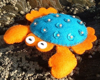 Krabby Felt Pin Brooch