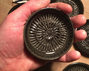 Gloss Black Wee Jaggy Plate