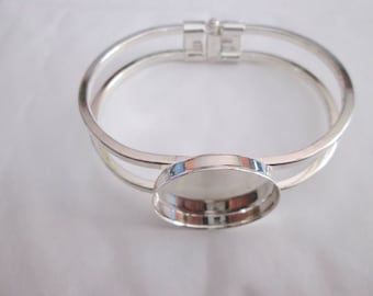 Silver plated bracelet hinged 25 mm cabochon