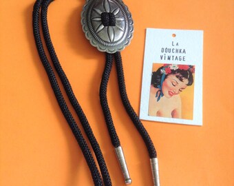 French 1970s Women Vintage Western Concho Bolo Tie - Very Fashion - New !
