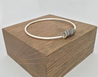 Silver bangle with folded twisted oval, hallmarked