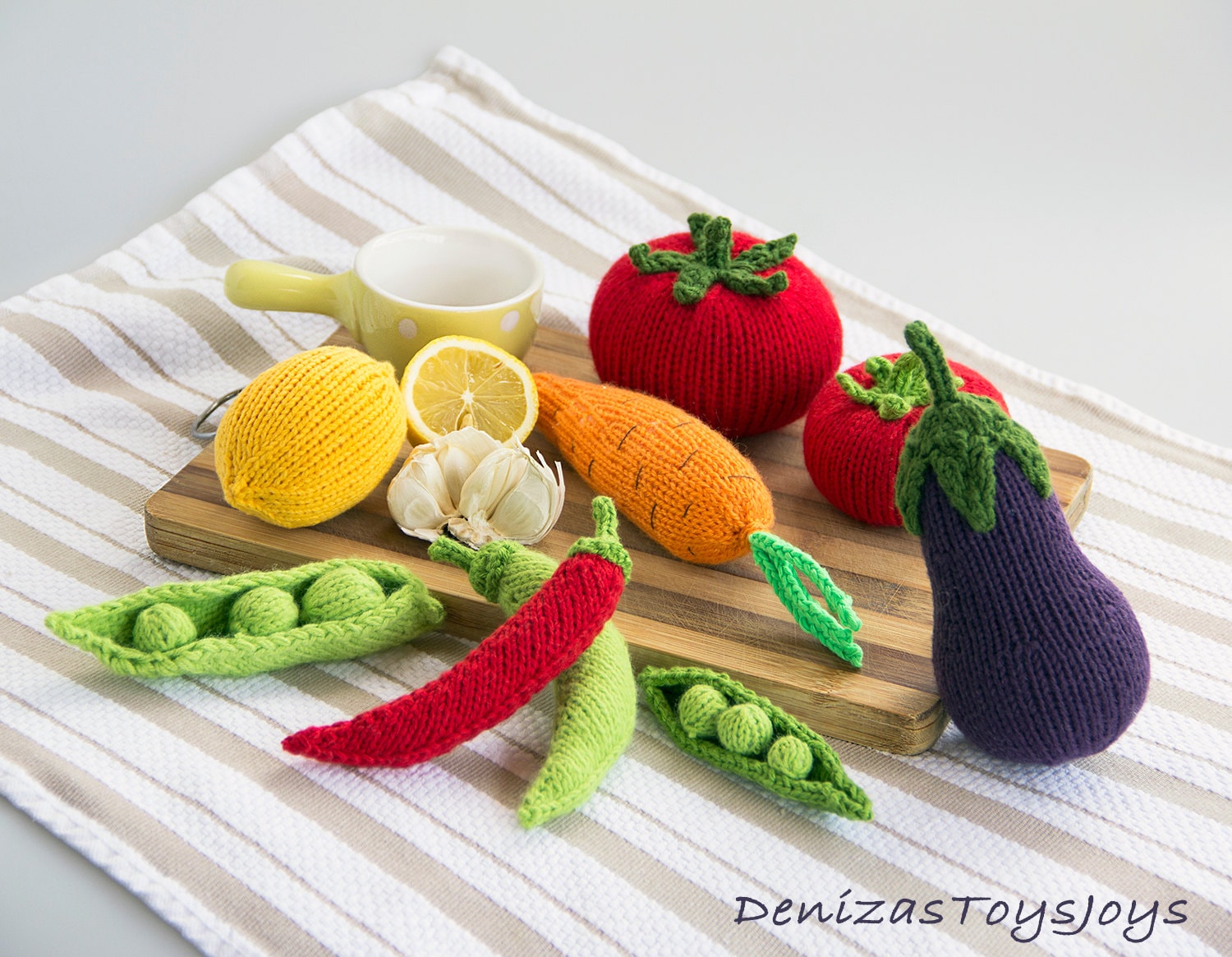 Vegetables pdf knitting patterns. Knitted in the round.