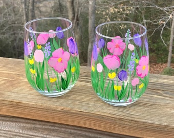 Hand painted stemless wine glasses flowers, spring floral wine glass, bridesmaid gift, wedding favor, mothers day wine glass
